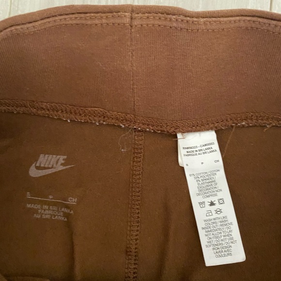Nike Biker shorts in brown, size small - Picture 2 of 4